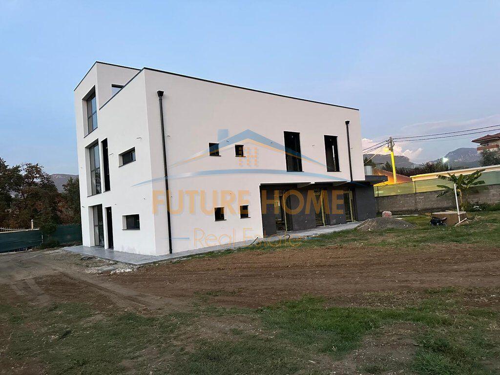 Affitto, Edificio commerciale + Terreno, Berzhitë.