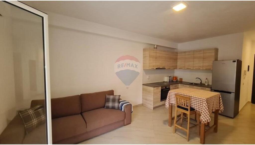 🏡 Apartament 1+1 për Shitje – Lungomare, Vlorë