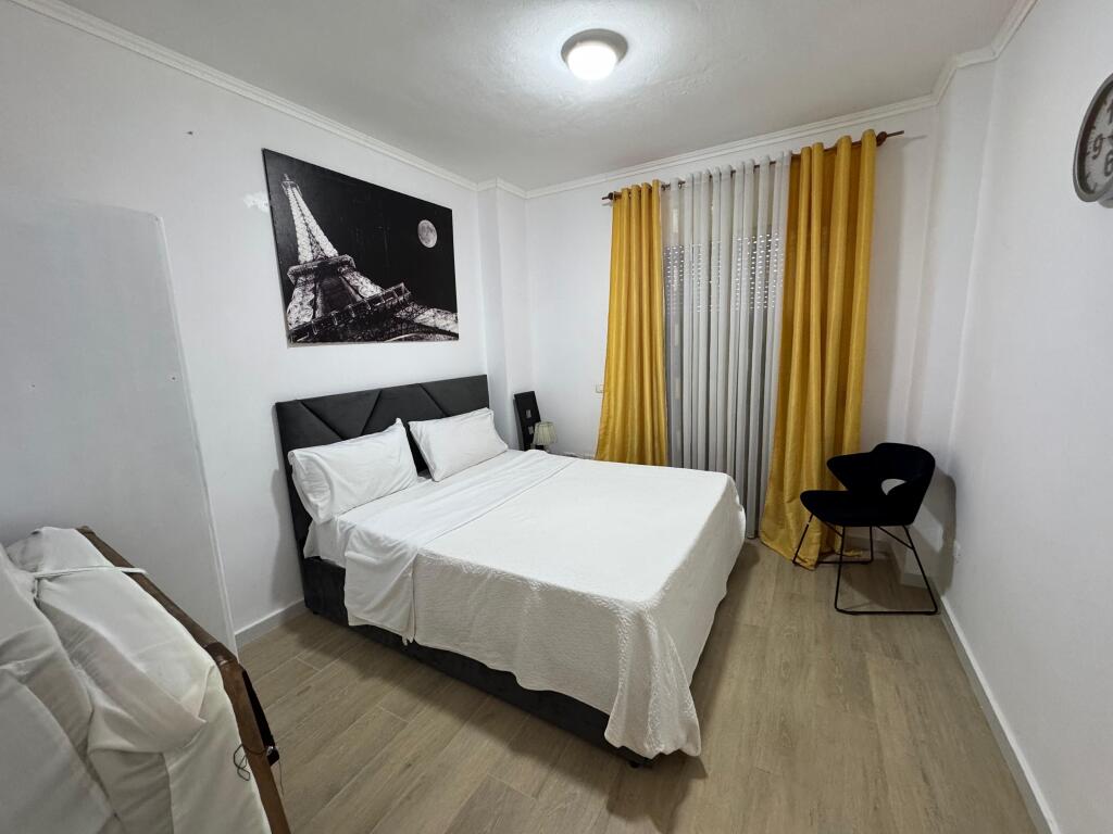 Jepet apartament me qera 1+1 lagja 13 durres