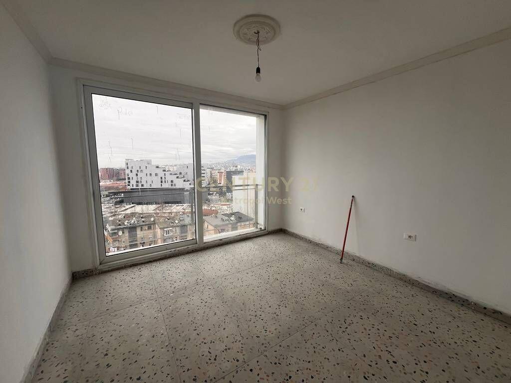 Apartament 2+1 ME QIRA TE FARMACIA 10