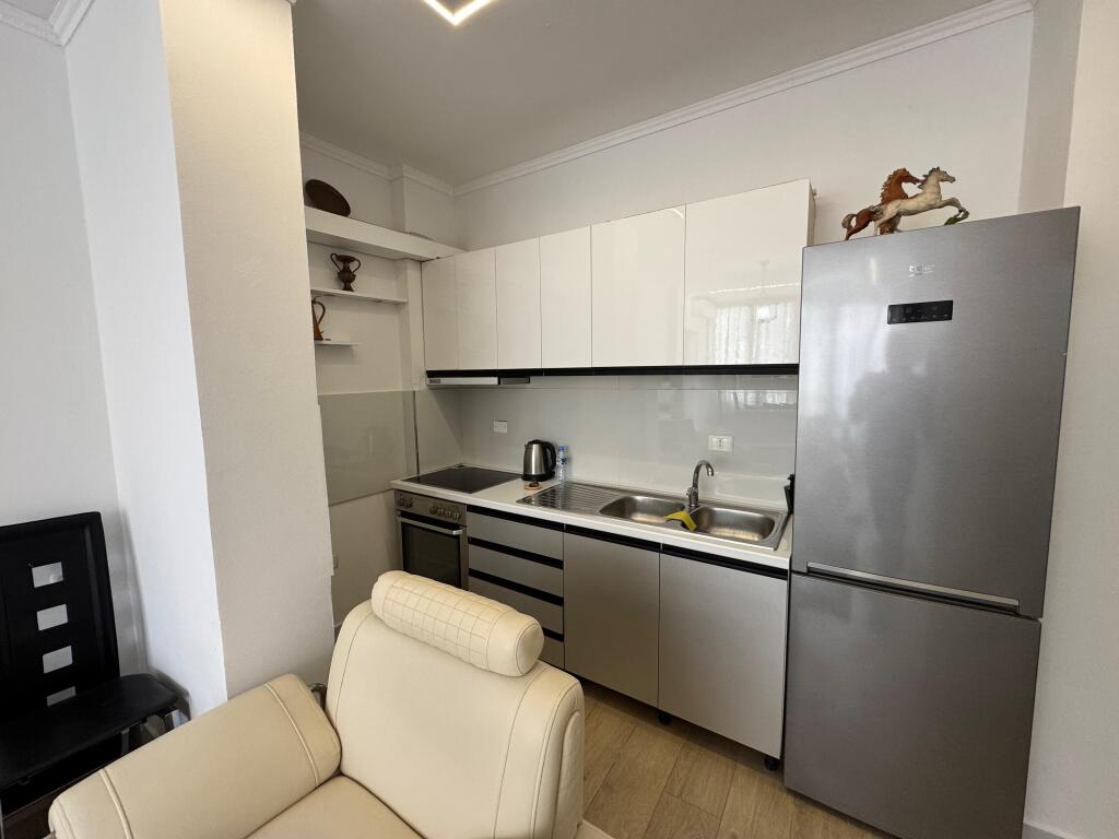 Jepet apartament me qera 1+1 lagja 13 durres