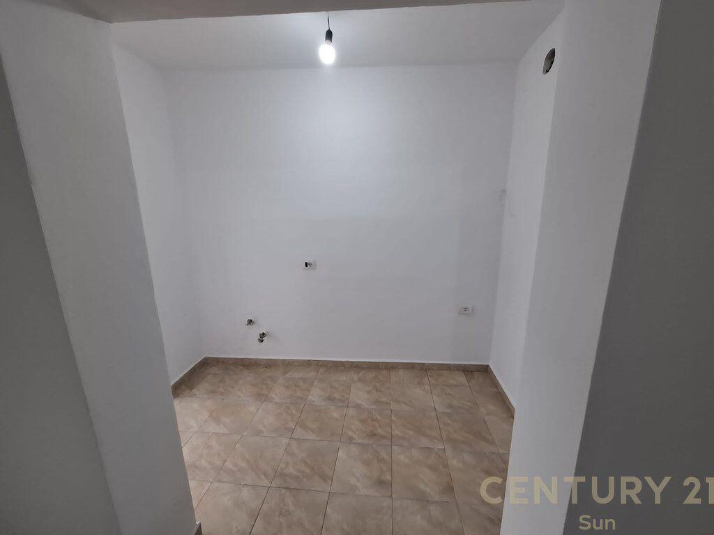 Apartment 1+1+balcony for sale on Kavaja street near auto Kadiu 129,000 € !!!