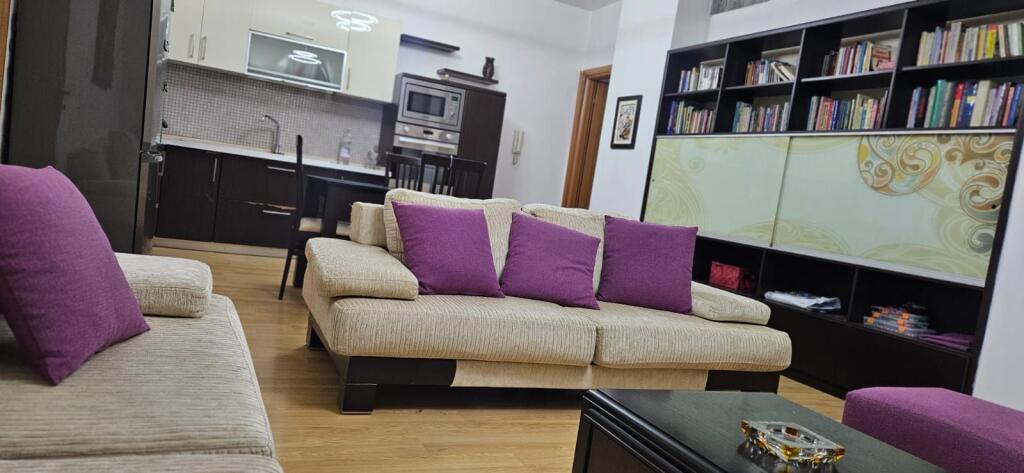 Apartament 2+1+Ballkon me Qira tek Pazari i Ri