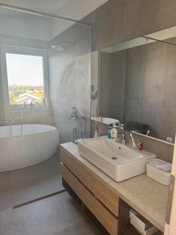 Affittasi Villa di Lusso in Residenza Privata – Zona TEG | Long Hill
