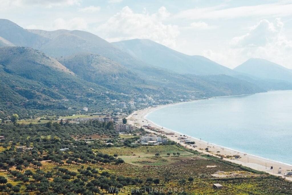 Edificio + terreno in vendita nel villaggio di Qeparo