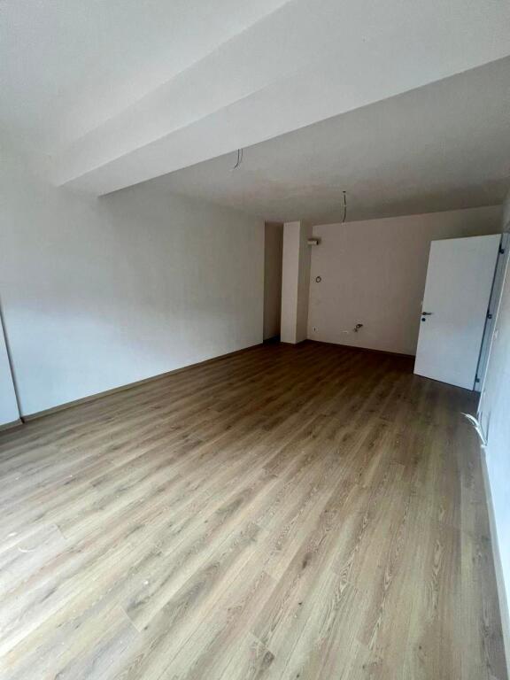 📣 QERA Ambient Zyre 👉 Apartament 2+1+2+🅿️ 📍 Prane Bulevardit Te Ri 🛣️ Rruga "Filip Jano" ✨