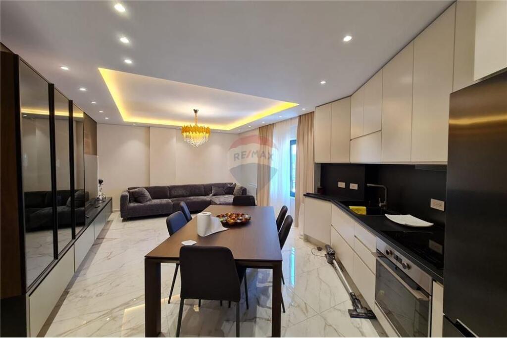 Apartament 2+1 per qira tek Ministria Drejtesis!