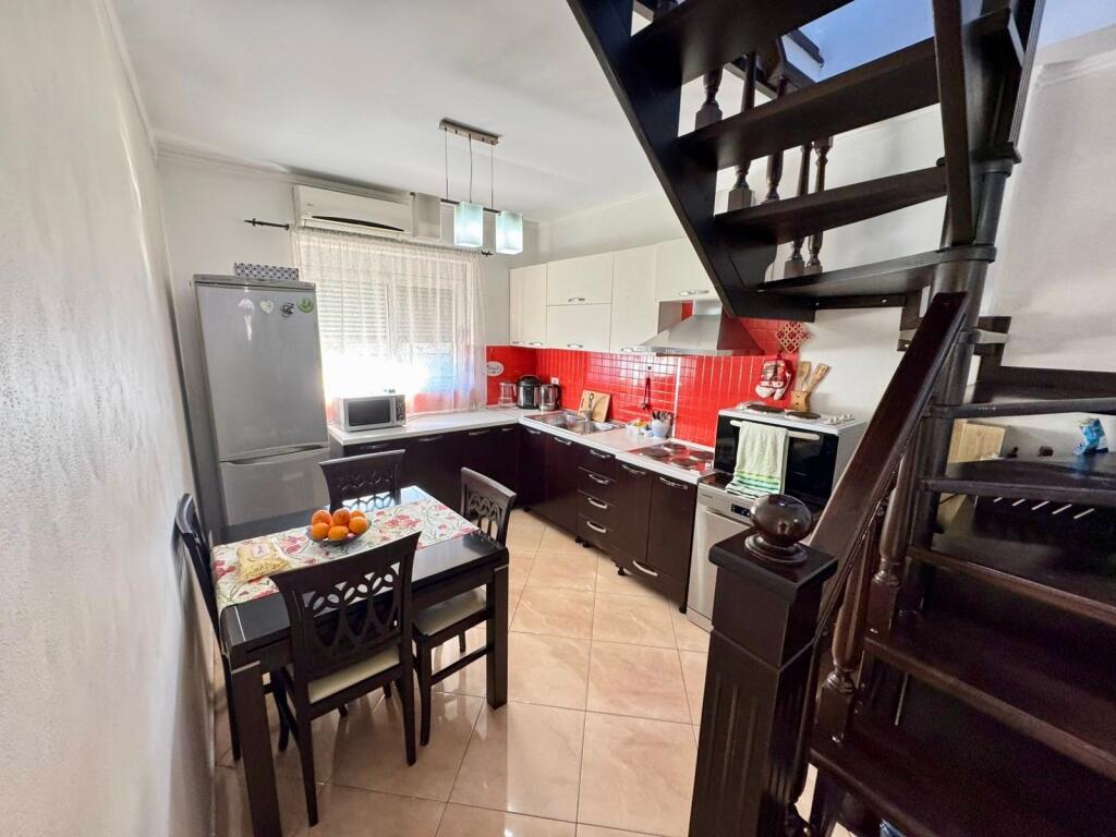 📣 SHITET DUPLEX 👉 Tipologji 3+1 Me 2 Tualete 📍 Prane Medresese 🛣️ Rruga e "Dibres" 💶 159.000 Euro ✨  