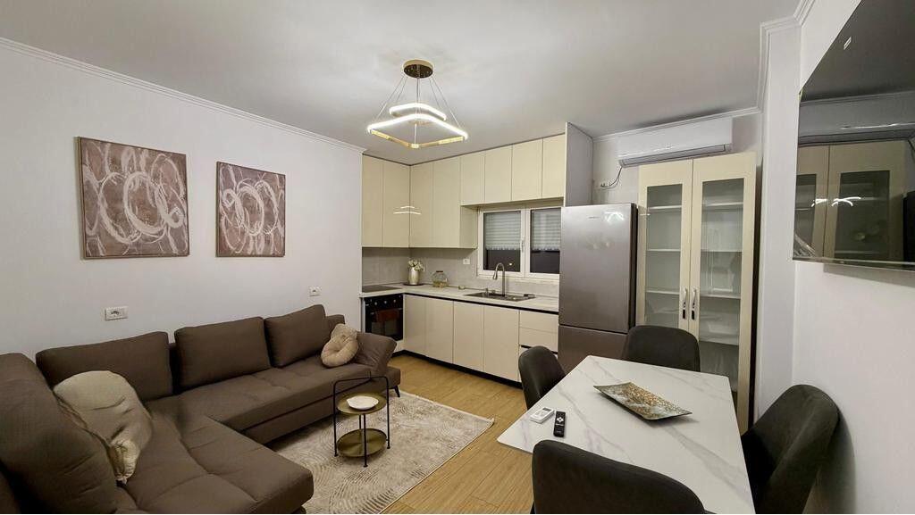 Appartamento moderno 1+1 in affitto, Rruga e Dibres vicino a Medreseja! 500 € /Mese
