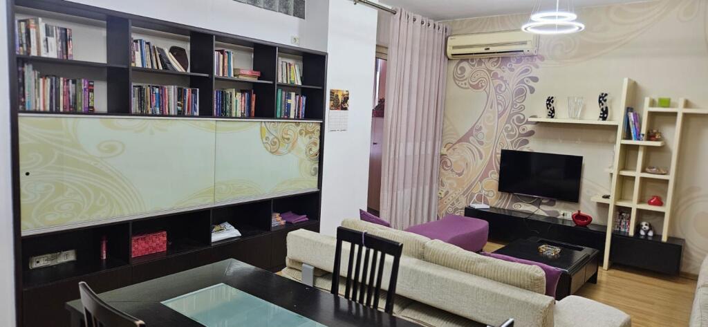 Apartament 2+1+Ballkon me Qira tek Pazari i Ri