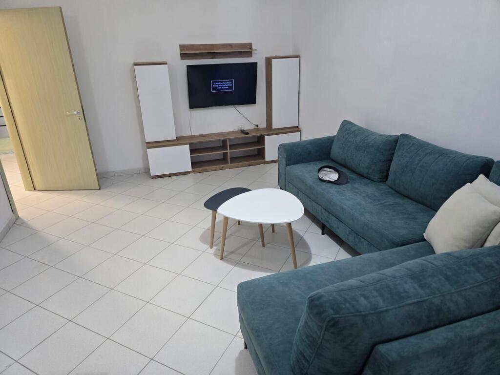 Shitet Apartament 1+1 te Yzberisht