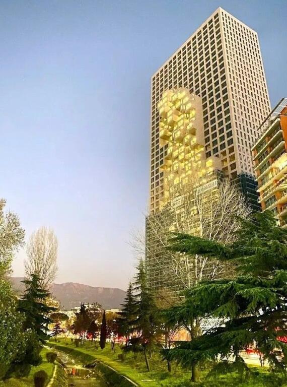 Ambient Biznesi OPEN SPACE te Downtown One Tirana