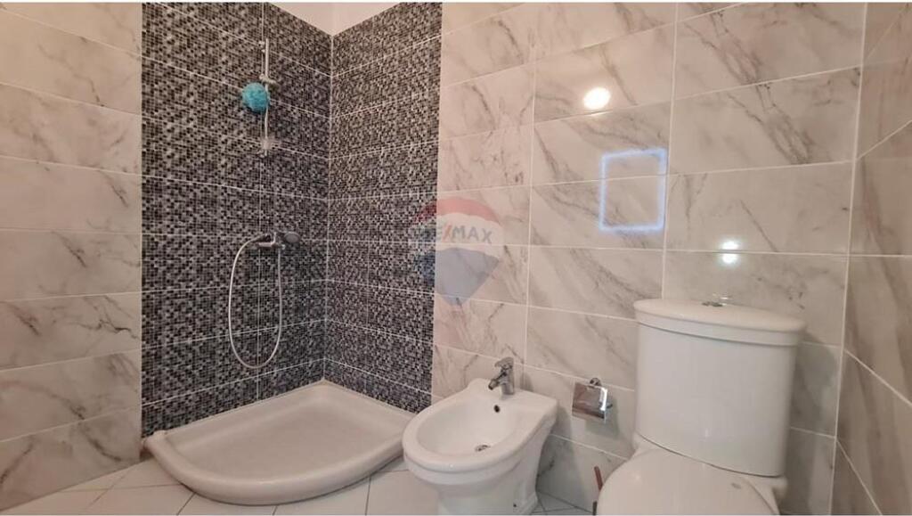 🏡 Apartament 1+1 për Shitje – Lungomare, Vlorë