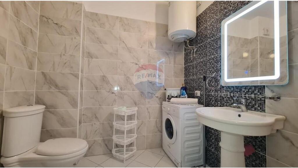 🏡 Apartament 1+1 për Shitje – Lungomare, Vlorë