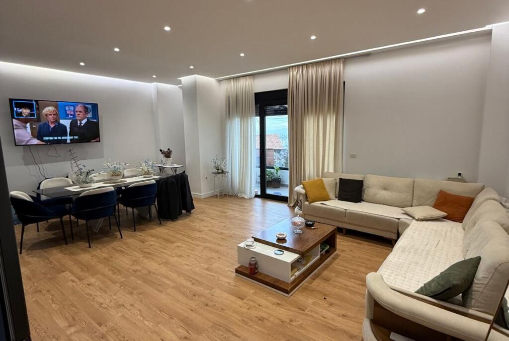 Tek Vilat Alexandros, Shitet Apartament I Investuar Me Cmim Okazion 1460 Euro/m²!