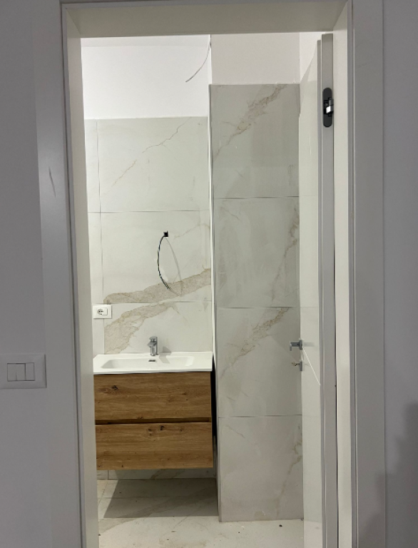 🏢 Ufficio in affitto 2+1+2  📍 Via Dritan Hoxha – Zona Aura