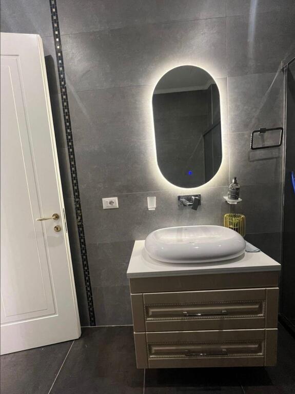 Apartament 2+1+2 me parkim per qira te stadiumi Air Albania