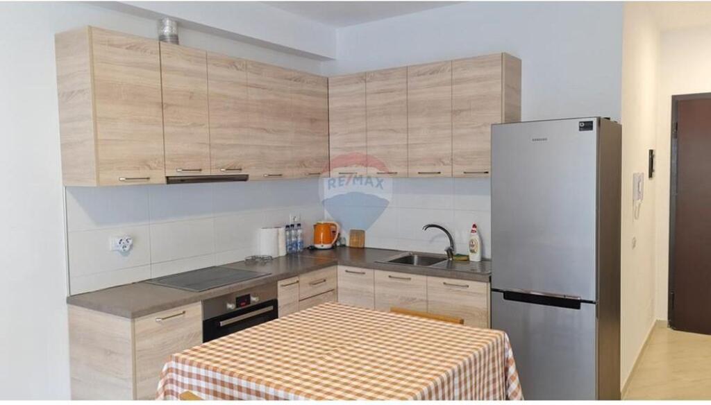 🏡 Apartament 1+1 për Shitje – Lungomare, Vlorë