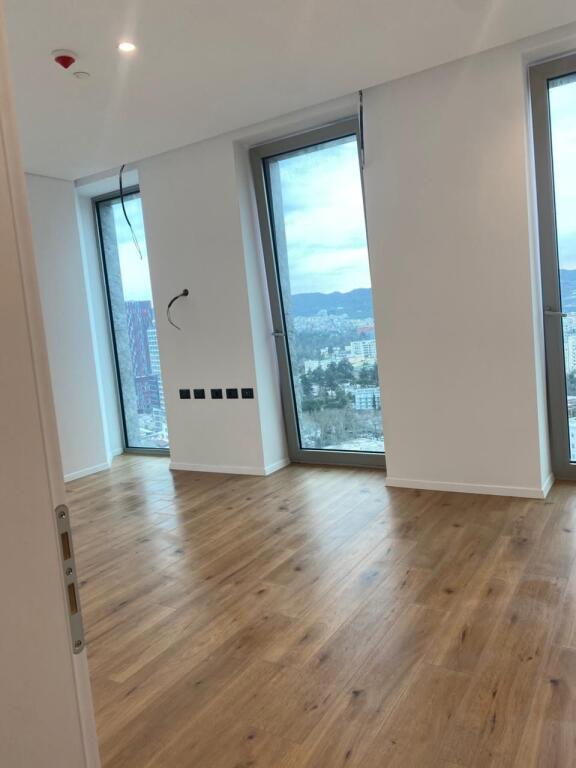 UFFICIO IN AFFITTO A DOWNTOWN ONE TIRANA