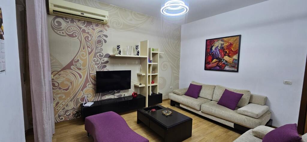 Apartament 2+1+Ballkon me Qira tek Pazari i Ri