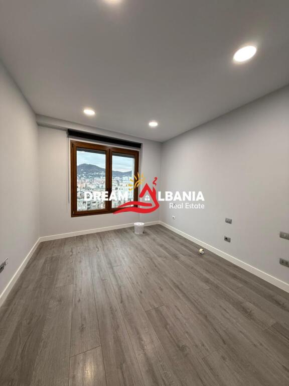 Jepet me Qera Zyre/Ambient Biznesi tek Rruga e Kavajes prane Delijorgjit ne Tirane (ID 4261900)