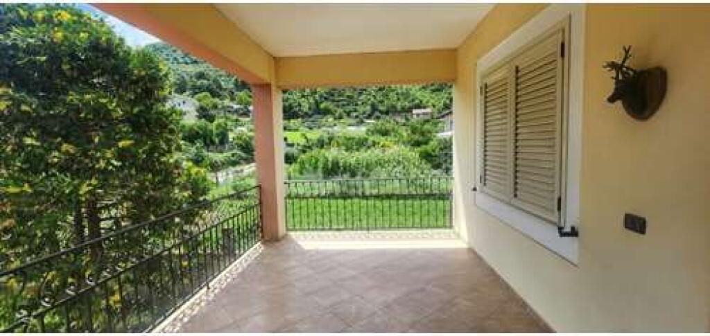 Villa in vendita, Peze Helmas