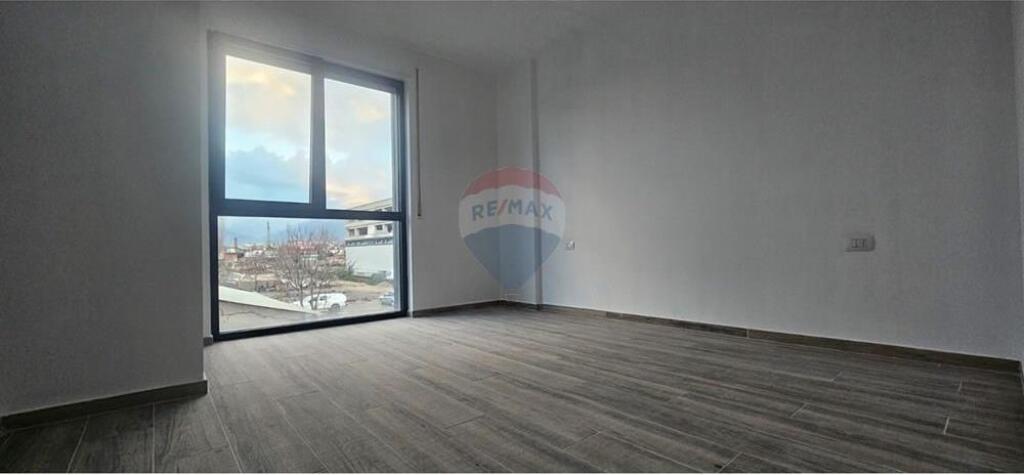 Vendesi Appartamento 1+1+balcone +garage a Tirana Entry