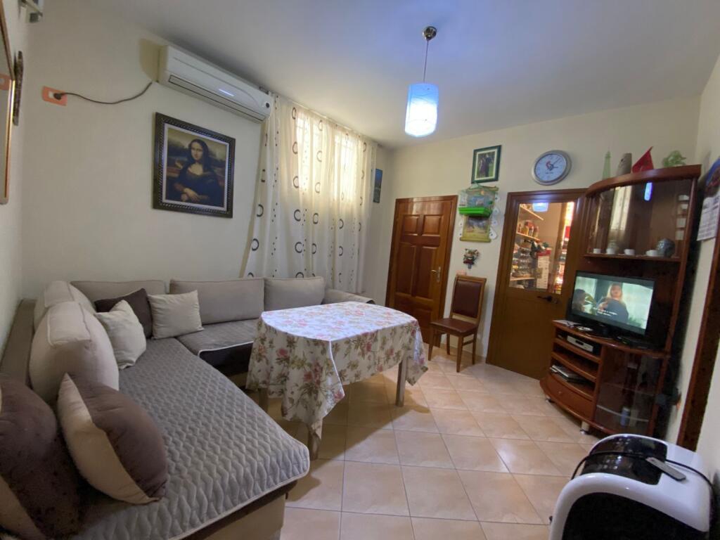 🏡 Jepet me Qira Shtëpi Private 3+1 – 📍 Blv. Zogu I 💰 85,000 lekë / muaj