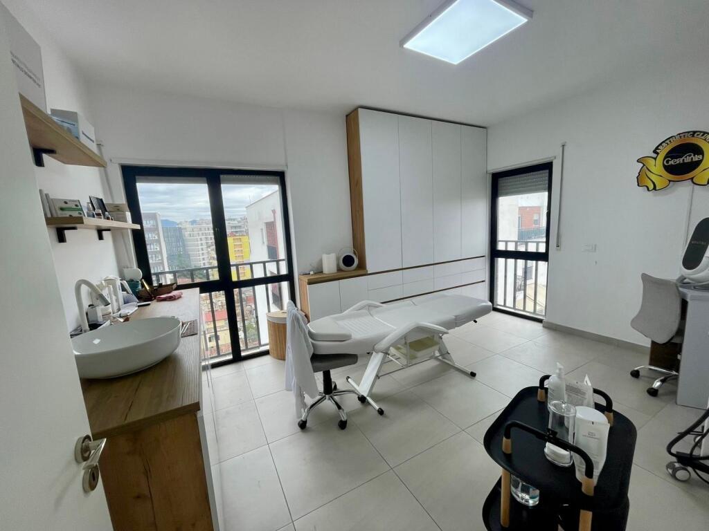 📣 SHITET Apartament 3+1 Me 2 Tualete 📍 Prane Viles Gold 🛣️ Rruga e "Dibres" 💶 261.000 Euro ✨