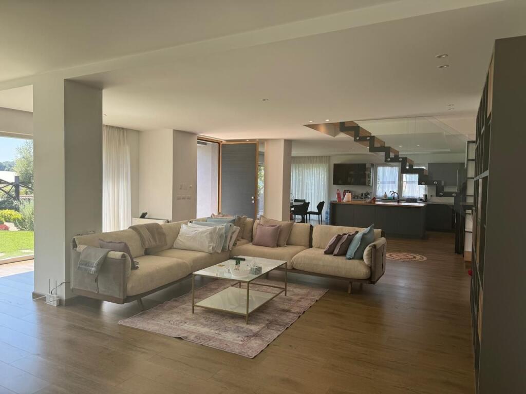 Affittasi Villa di Lusso in Residenza Privata – Zona TEG | Long Hill