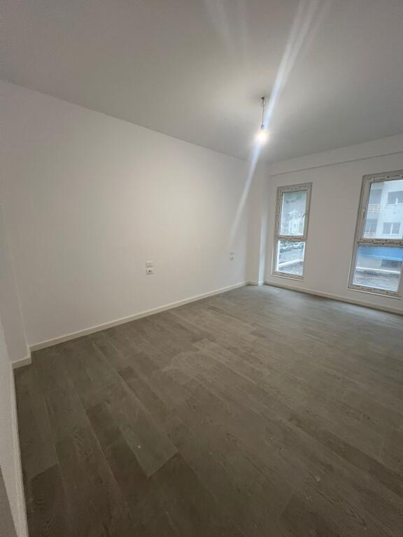 🏢 Ufficio in affitto 2+1+2 – Via Dritan Hoxha (Aura) 