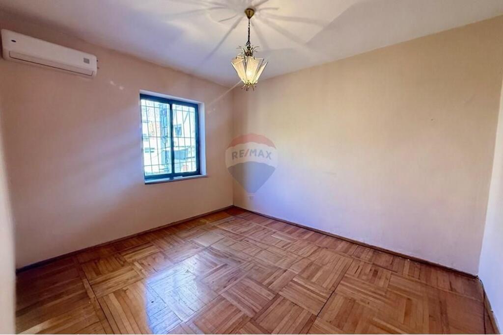 Apartment in Myslym Shyri
