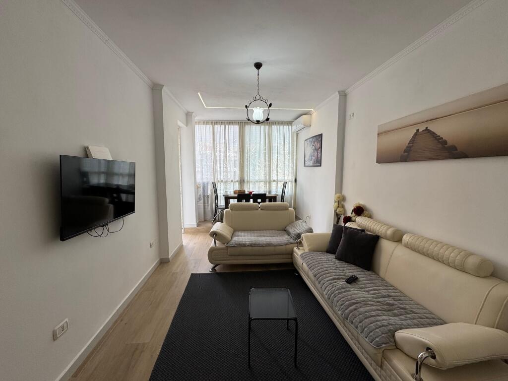 Jepet apartament me qera 1+1 lagja 13 durres