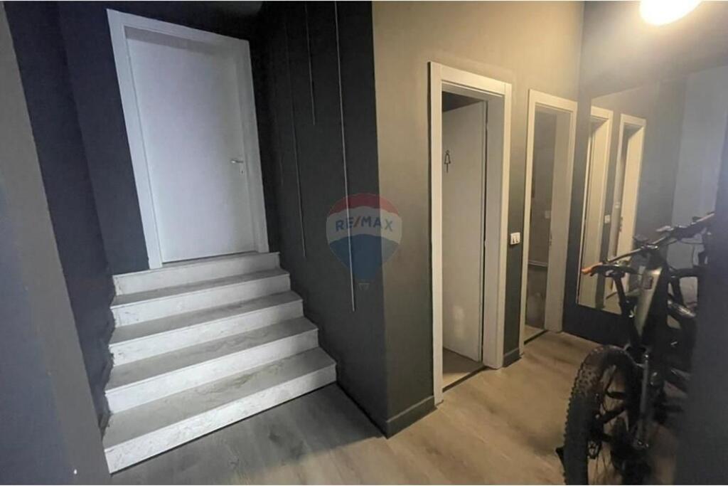 Locale in affitto in via Bardhok Biba (dietro il liceo Sami Frasheri)