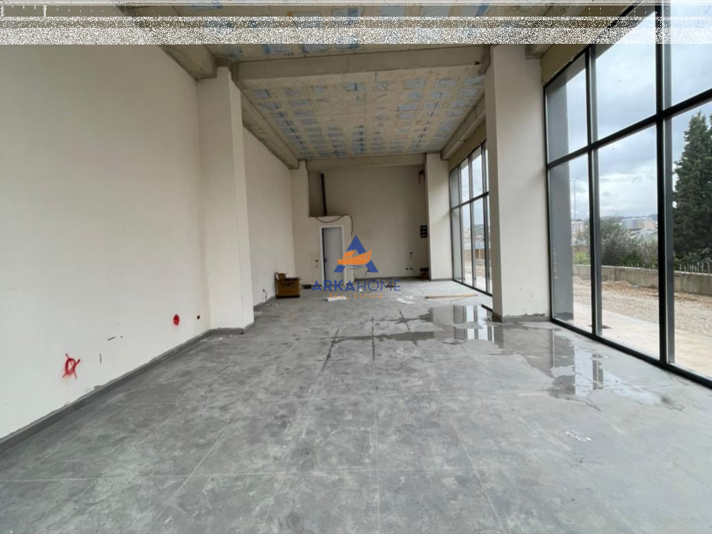 SHOP FOR RENT 100.29M2 "NEAR GEGA OIL, PASKUQAN" 1300 EURO