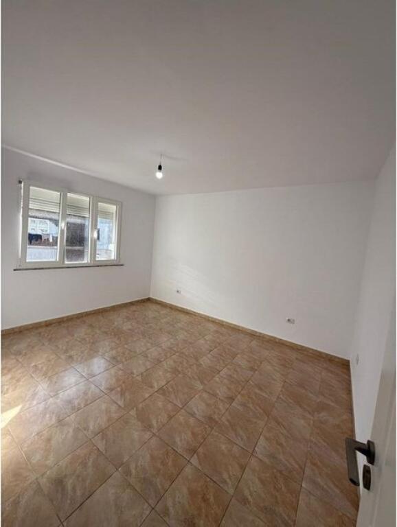 VENDIAMO APPARTAMENTO 1+1 vicino a 21 DICEMBRE!