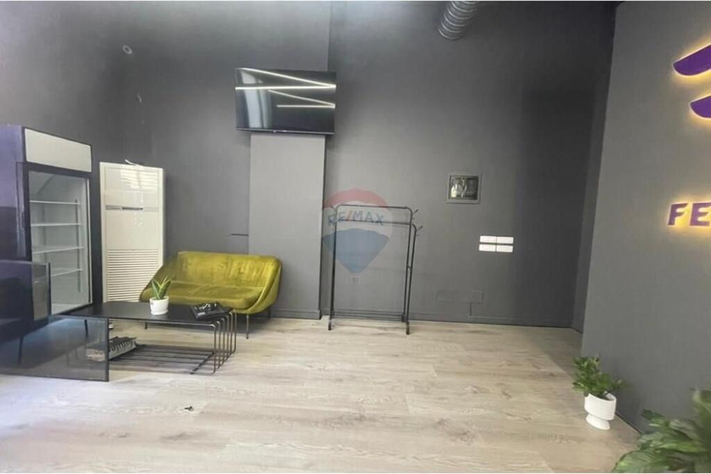 Ambient për Qira – 210 m² | Qendra e Tiranës