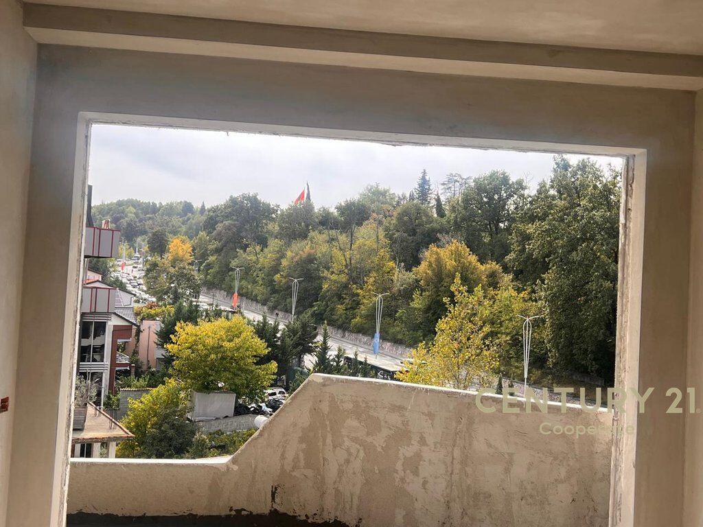 WE SELL APARTMENT 2+1+2 – ELBASAN STREET NEAR THE LAKE PARK.