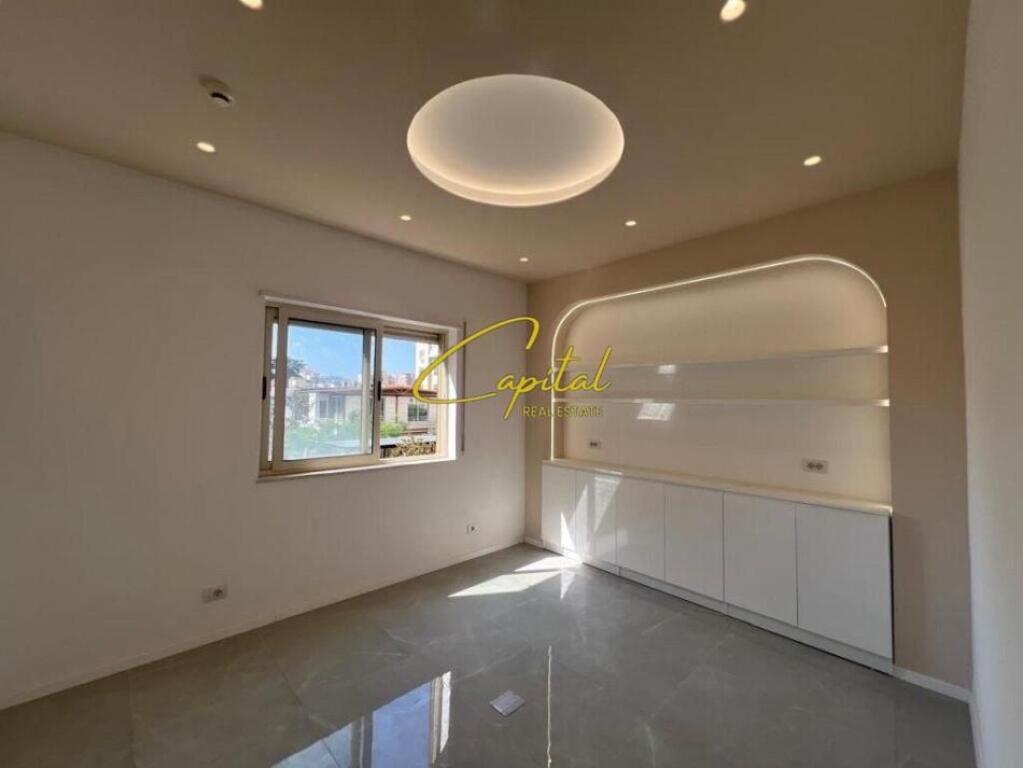 BUSINESS PREMISES FOR RENT 140 M2 FORMER TRAIN STATION 1,600 EURO