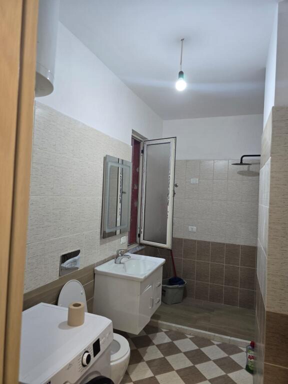 Shitet Apartament 1+1 te Yzberisht