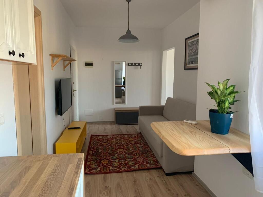 Apartment 1+1 for rent at Komuna e Parisit near Ola Fast