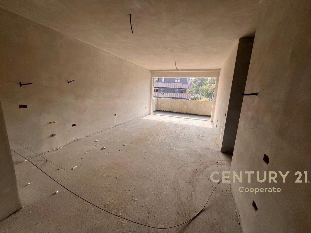 WE SELL APARTMENT 2+1+2 – ELBASAN STREET NEAR THE LAKE PARK.