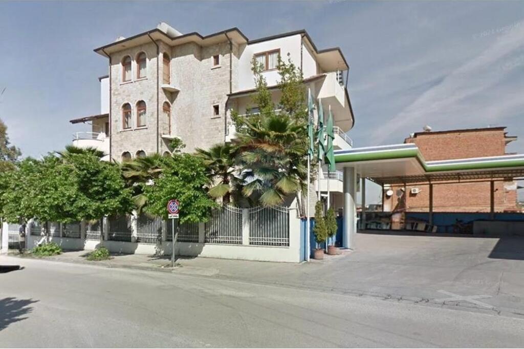 EDIFICIO COMMERCIALE DI 5 PIANI IN AFFITTO