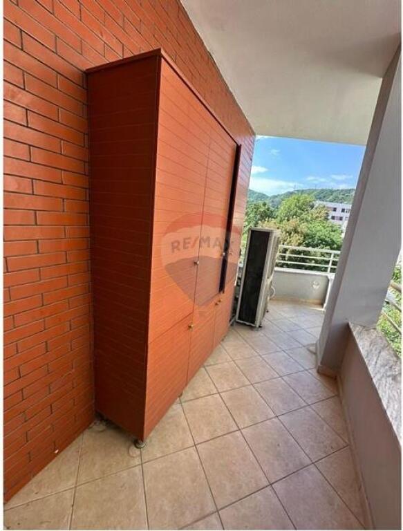Apartament me qira 3+1 shume prane me Kodren e Diellit.