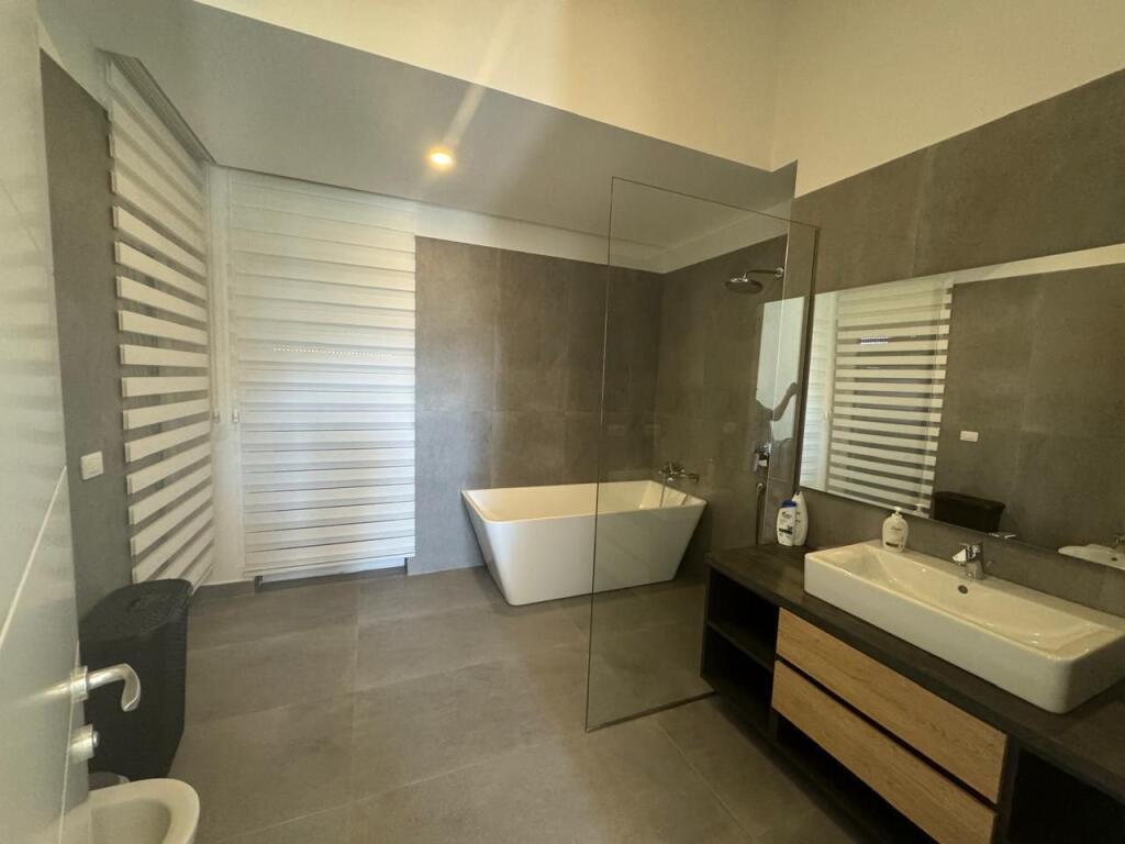 Affittasi Villa di Lusso in Residenza Privata – Zona TEG | Long Hill
