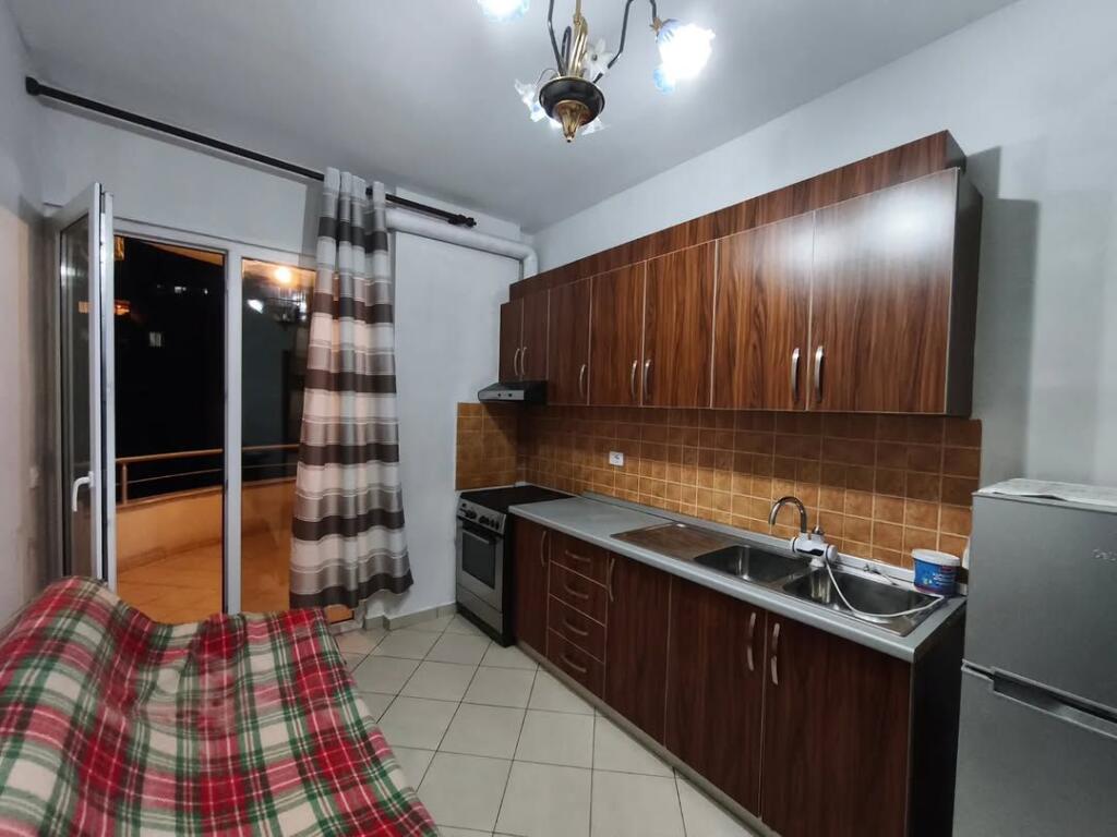 Appartamento 1+1 (Soggiorno con Cucina + 1 Camera da Letto). * Zona: Fresku, Tirana.