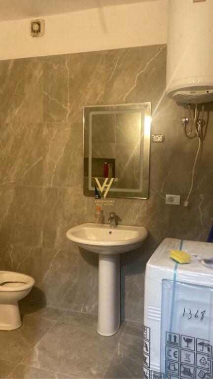 JEPET APARTAMENT 1+1+BLK ME QERA TE KOMUNA PARISIT 55.000 LEKE