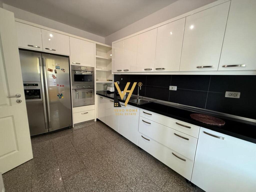 JEPET APARTAMENT 3+1+3+2BLK ME QIRA TE RZ.TOUCH OF SUN, SAUK 180.000 LEKE