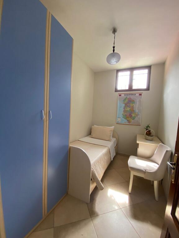 🏡 Jepet me Qira Shtëpi Private 3+1 – 📍 Blv. Zogu I 💰 85,000 lekë / muaj