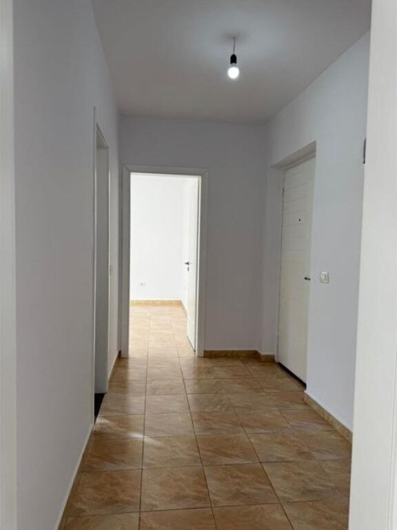VENDIAMO APPARTAMENTO 1+1 vicino a 21 DICEMBRE!